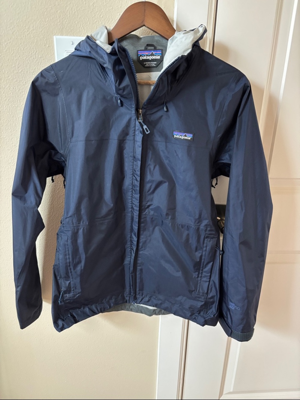 Patagonia ladies Navy Hooded Rain Jacket